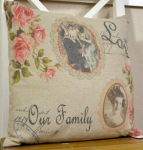 PODUSZKA Z SERII RETRO "LOVE FAMILY "